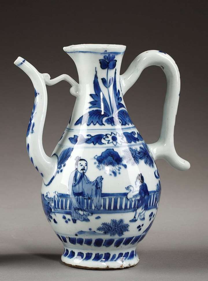 Ewer Oriental shape in "blue and white" porcelain - Transitional period